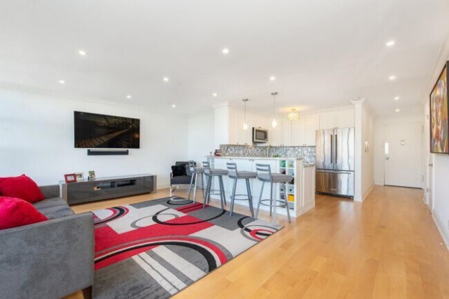 Foto del edificio - 6050 Boulevard E