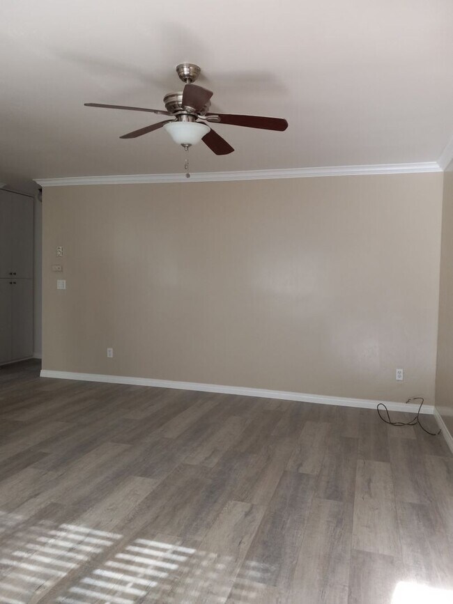 Foto del edificio - Location is Everything!  2 Minute Walk to the Sand of Mission Bay from Your Front Door!