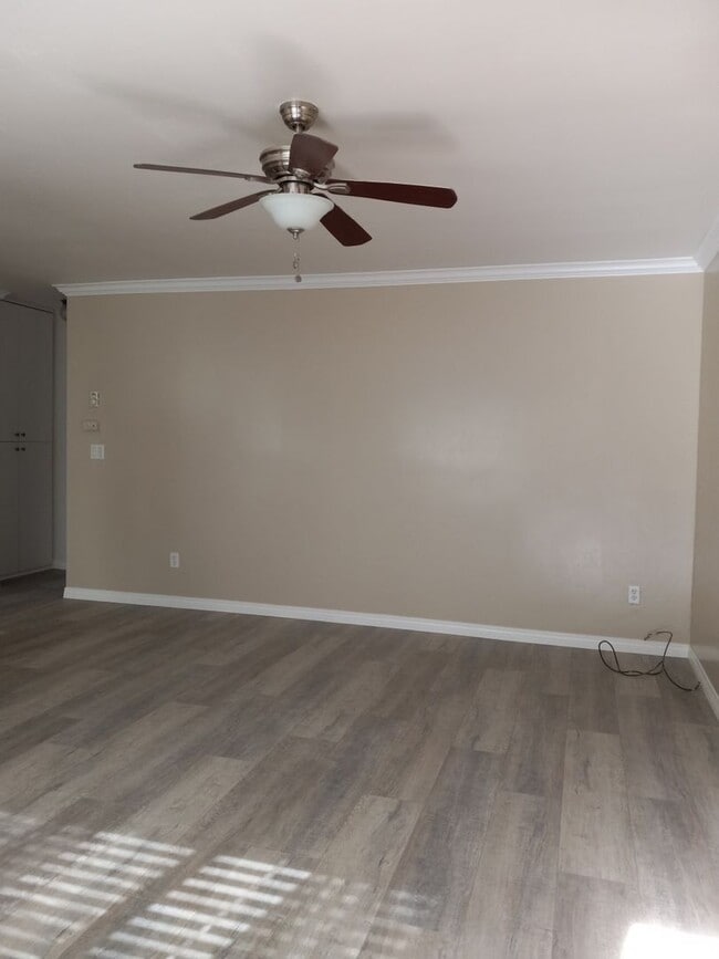 Building Photo - Location is Everything!  2 Minute Walk to the Sand of Mission Bay from Your Front Door!