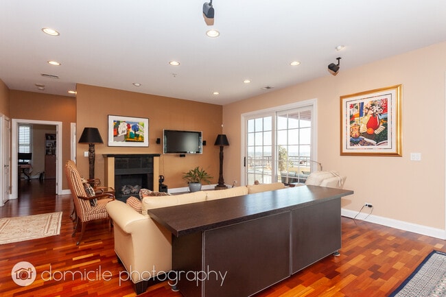 Building Photo - 4953 Oakton St