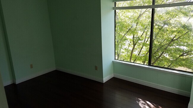 Dormitorio #1 - 3073 Middlefield Rd