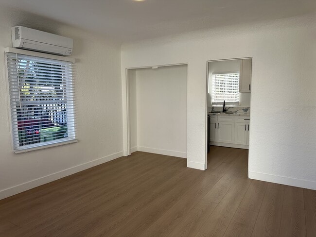 Building Photo - 2651 Cloverdale Ave