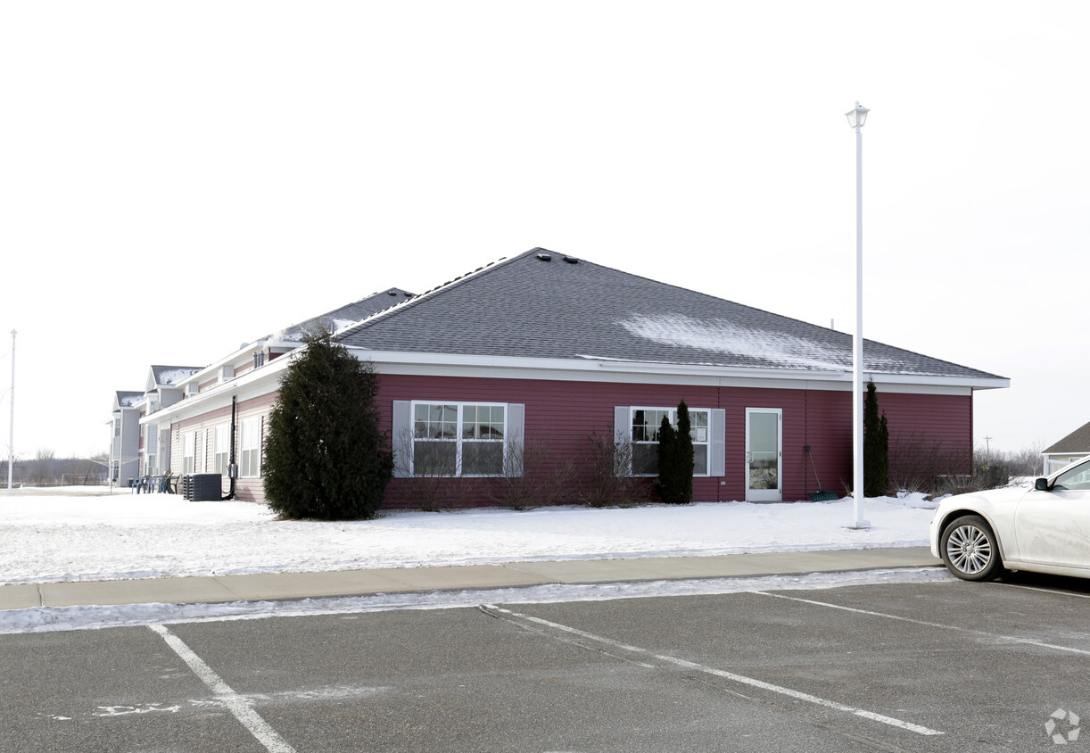 Building Photo - Countryside Senior Apartments