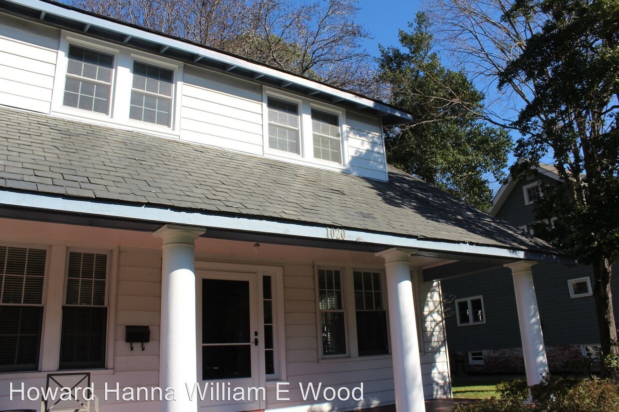 Building Photo - 1020 Larchmont Cres
