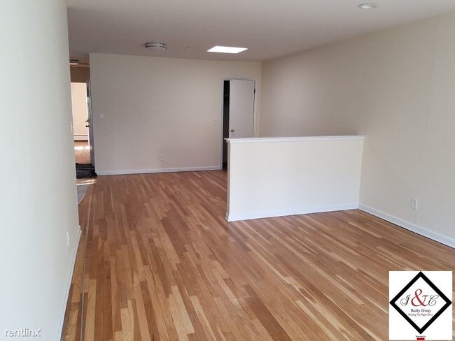 Building Photo - 3 br, 1.5 bath  - 4297 Martha Ave