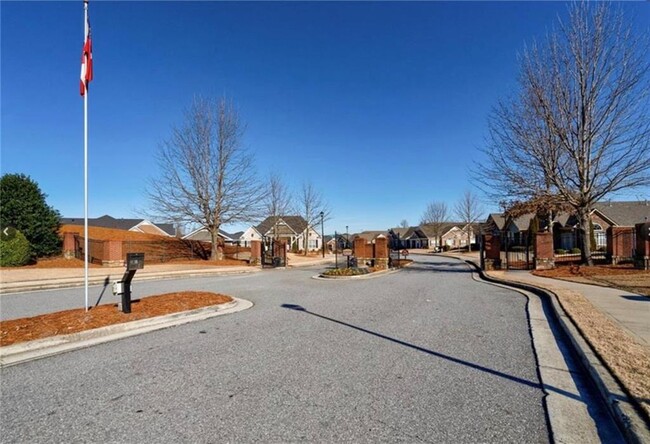 Building Photo - 3352 Lindenridge Cir