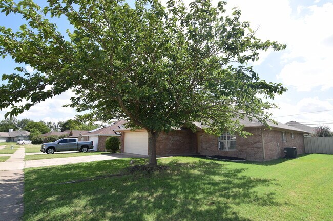 Foto del edificio - 4206 Ledgestone Dr