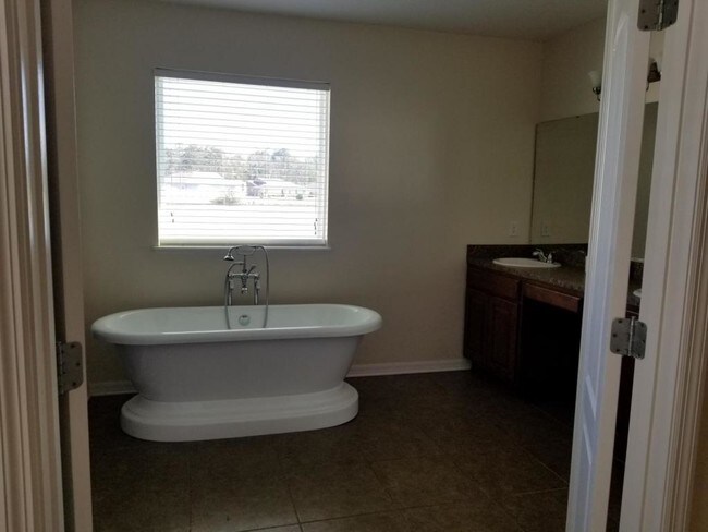 Building Photo - 139 Cedar Circle Dr
