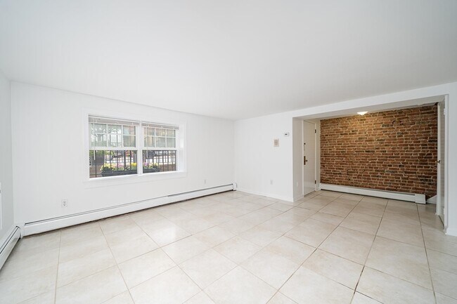 Building Photo - 326 Park Ave