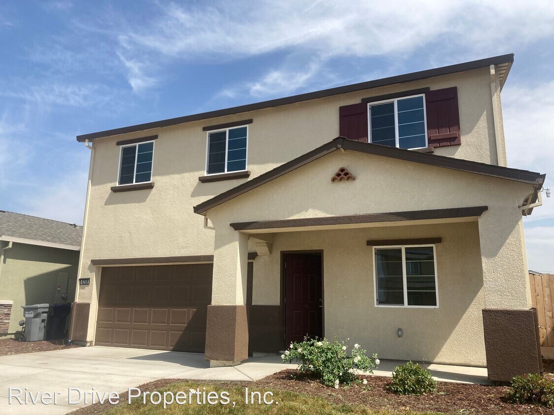 4 br, 2.5 bath House 4258 Freemark Avenue House Rental in Merced