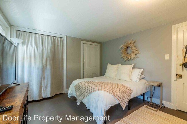 Foto del edificio - 4 br, 1 bath House - 203 W. Union Street