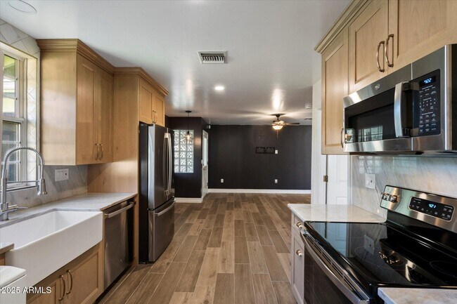 Foto del edificio - 7749 N 17th Ave