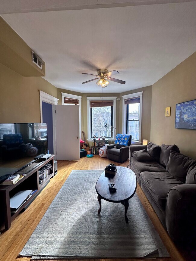 13 - 2442 N California Ave