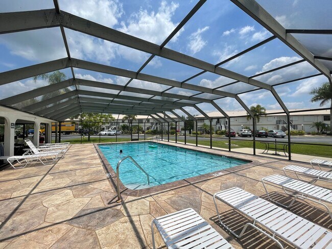 Building Photo - CENTRALLY LOCATED- UPDATED UNFURNISHED ANNUAL RENTAL