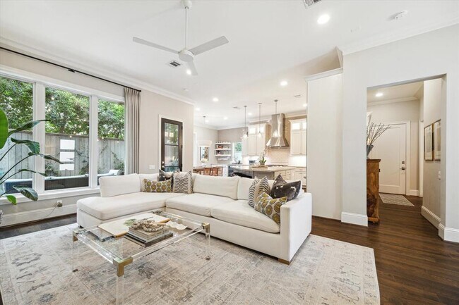 Foto del edificio - 1527 Cunningham Parc Ln