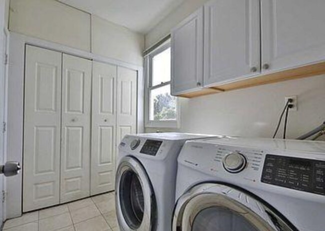 Foto del edificio - 542 Ridgeland Ter