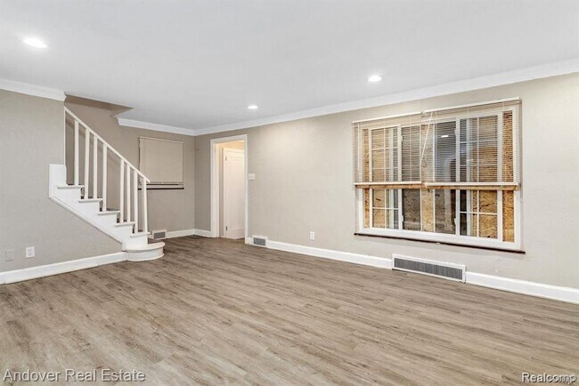 Building Photo - 5574 Buckingham