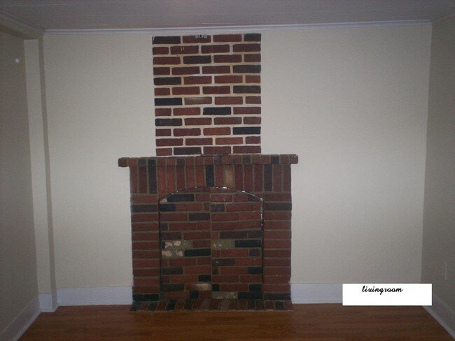 Building Photo - 206 Lewis St