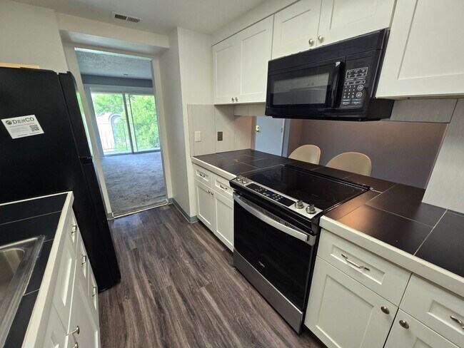 Foto del edificio - One Bedroom Condo