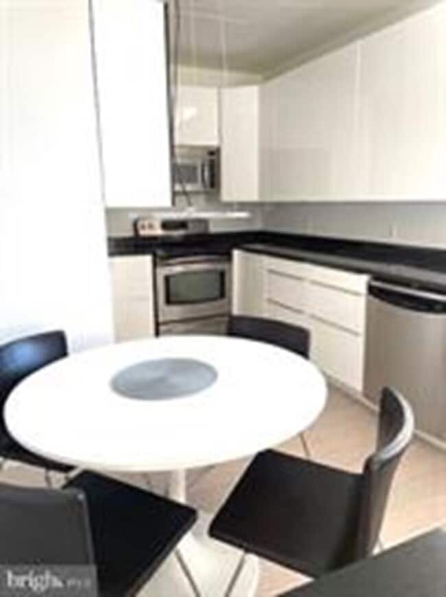 Building Photo - 1600 Arch St