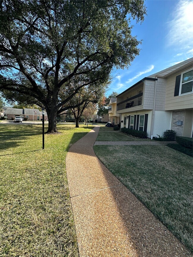 Foto del edificio - 10378 Briar Forest Dr