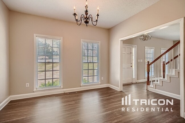 Building Photo - 714 Meridian Ct SW
