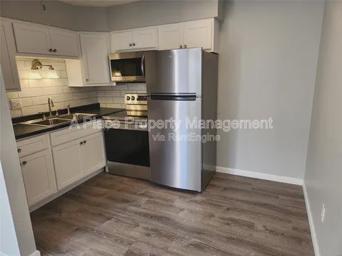 Foto del edificio - 2727 Hampton Ave