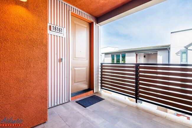 Foto del edificio - 16161 Connor Ct