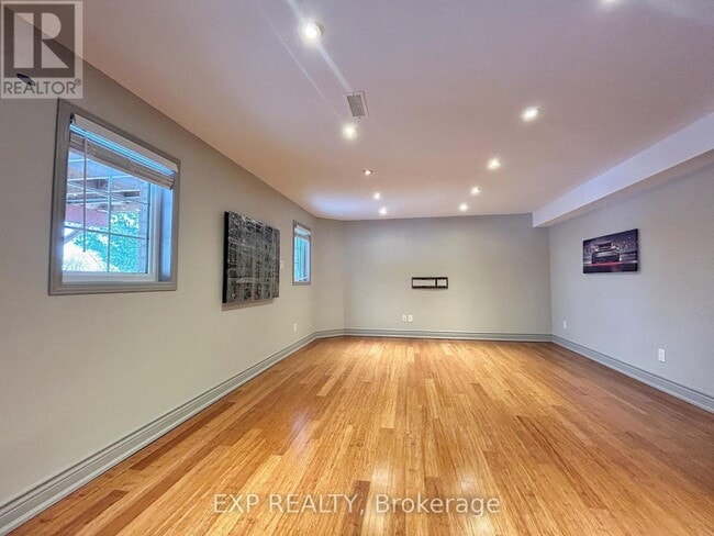 Building Photo - 5 Richvalley Crescent