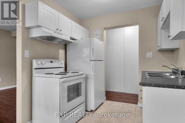 Building Photo - 4663 Huron St