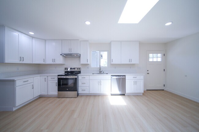 Photo - 206 W Broadbent Dr House