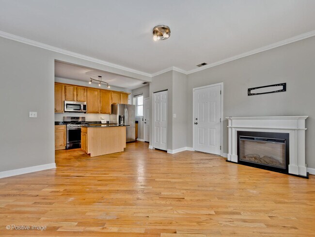 Building Photo - 2416 W Bryn Mawr Ave