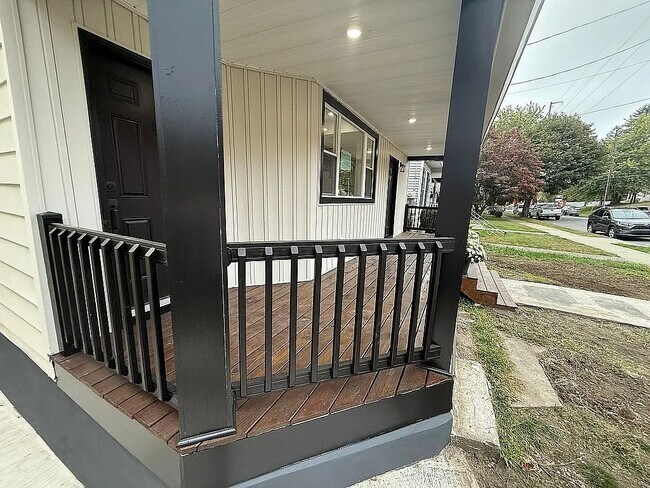 Foto del edificio - 1105 Quincy Ave