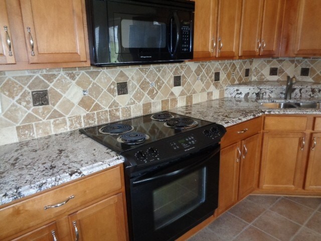 Foto del edificio - 6111 Trail Creek Lane