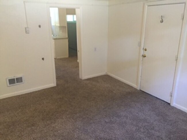 Foto del edificio - Spacious studio apartment located near downtown Idaho Falls!