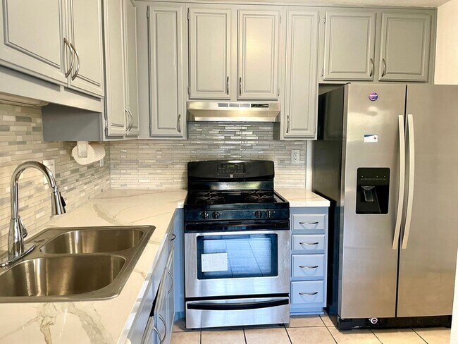 Building Photo - 3 Bedroom Condo in Hercules, Close to wate...