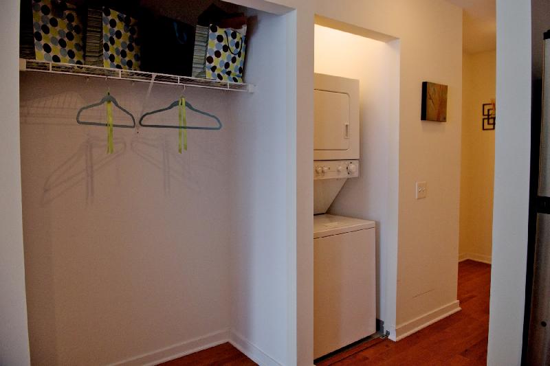 Foto principal - 719 S Clark St
