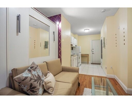 Building Photo - 483 Beacon St