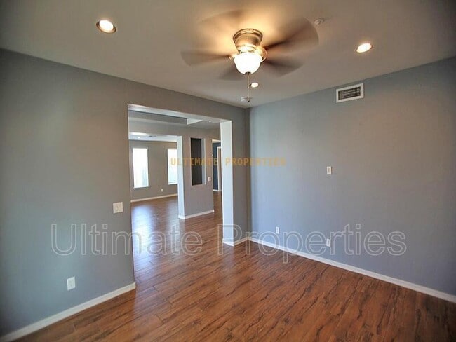 Building Photo - 14482 W La Reata Ave