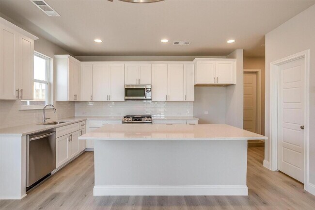 Foto del edificio - Beautiful Townhome in Gated Community