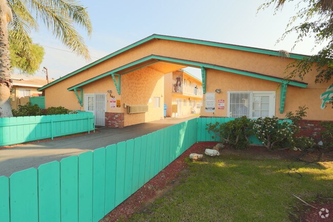 Building Photo - Las Palmas Apartments