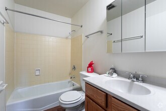 2BR, 1.5BA - Mission Hills