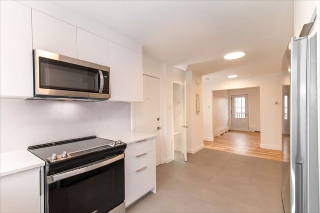 Building Photo - 3300 rue de la Monnerie