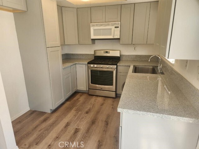 Building Photo - 6275 Woodpine Ave