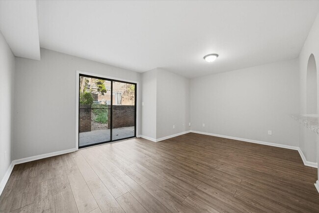 Foto del edificio - 3-Bedroom Townhome Just Minutes From Downtown Hickory!