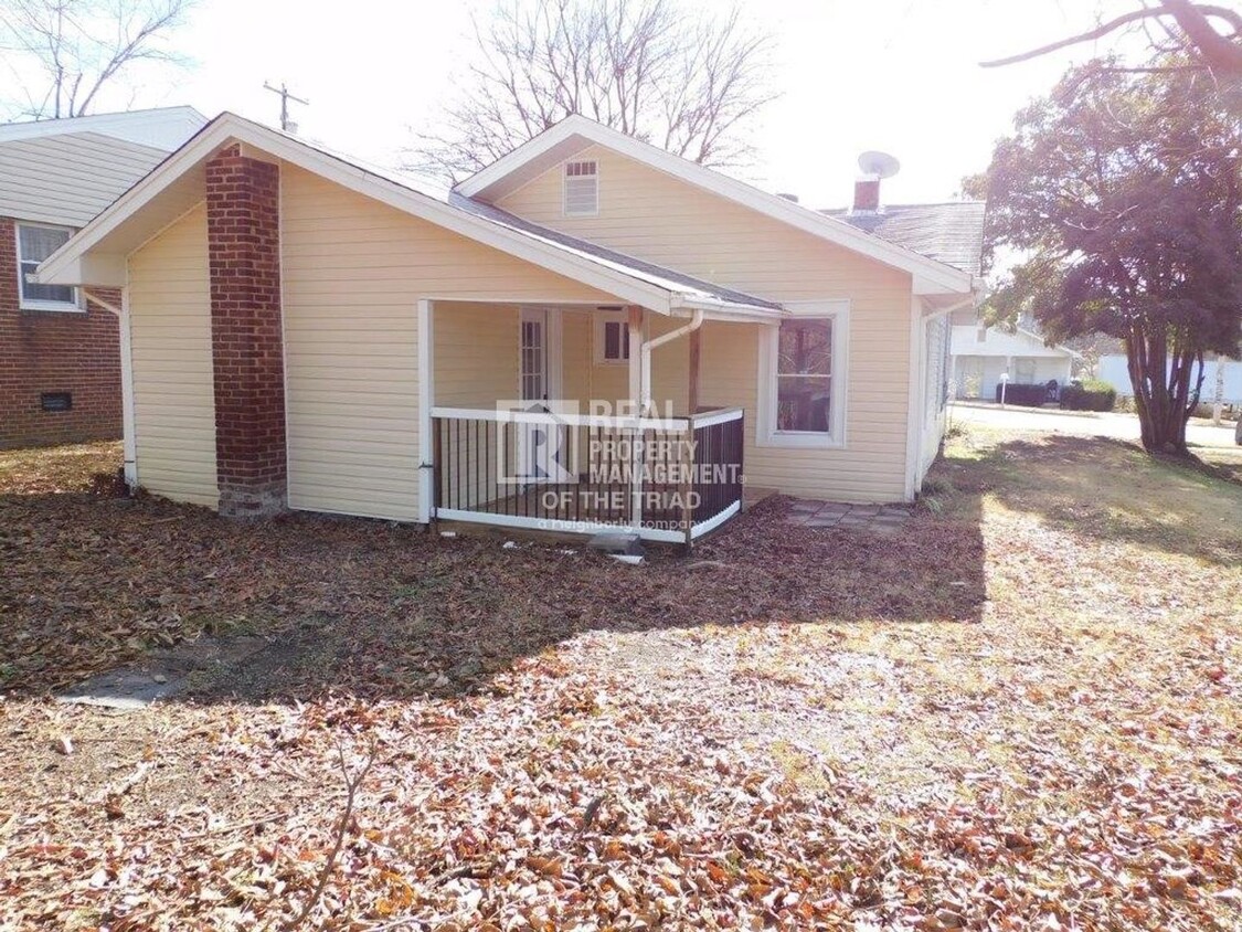 Primary Photo - Cute 2 Bedroom/1 Bath Home in High Point