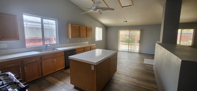 Foto del edificio - Single Story Ranch Style 3 Bedroom/2 Bath ...