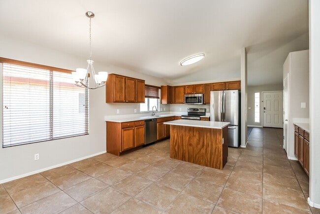 Building Photo - 2829 W Grenadine Rd