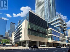 Building Photo - 386 Yonge St