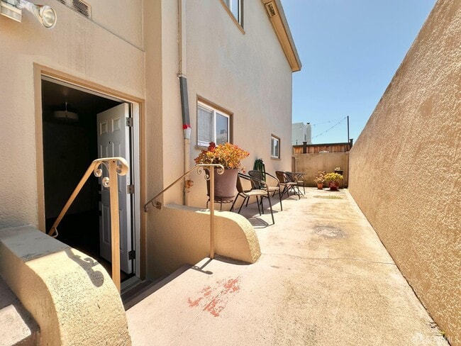 Building Photo - 1001 Sloat Blvd